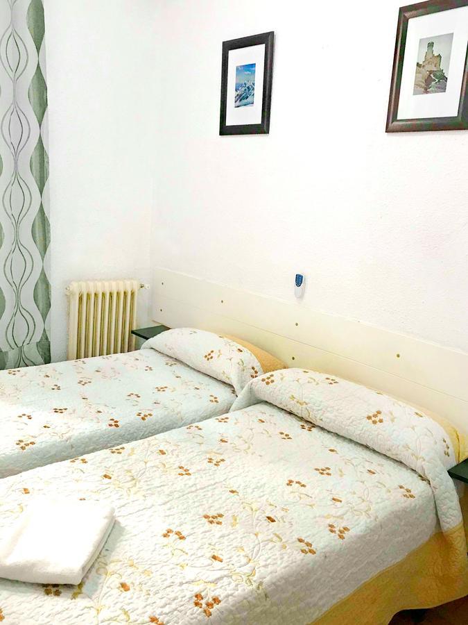 Hostal Los Arcos Madrid Exterior photo